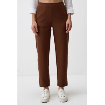 Pantaloni crop cu croiala dreapta