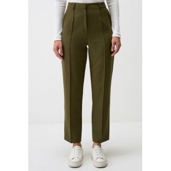 Pantaloni crop cu pliuri si buzunare laterale