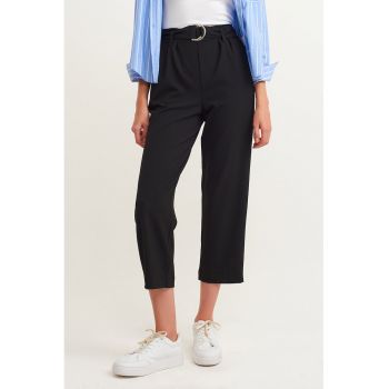 Pantaloni crop cu croiala dreapta