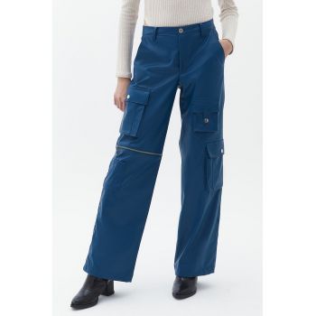 Pantaloni de piele ecologica cu buzunare multiple si talie inalta