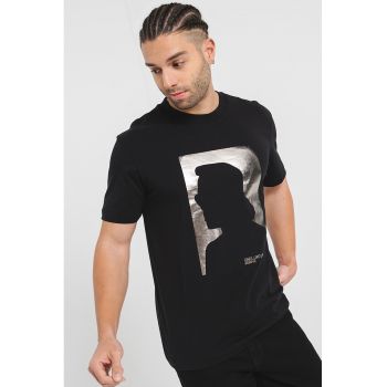 Tricou cu model grafic si decolteu la baza gatului