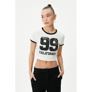 Tricou crop cu imprimeu text