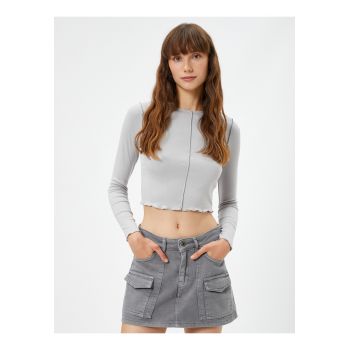 Bluza crop cu model uni si decolteu rotund