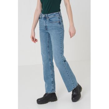 Blugi bootcut cu model 5 buzunare