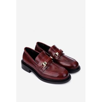 Mocasini dama burgundy din piele cu ornament auriu