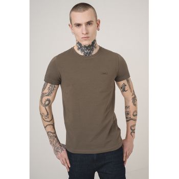 Tricou slim fit cu decolteu la baza gatului