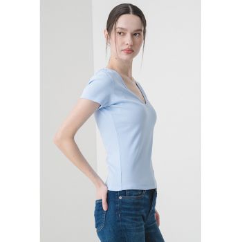 Tricou slim fit cu decolteu in V