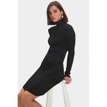 Rochie mini striata cu fenta cu fermoar