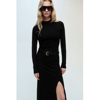 Rochie midi tricotata cu slit lateral