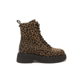 Ghete din piele cu par scurt si aspect de piele de leopard