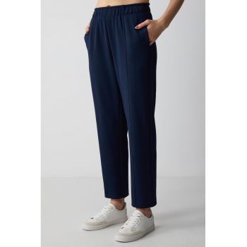 Pantaloni conici cu talie elastica