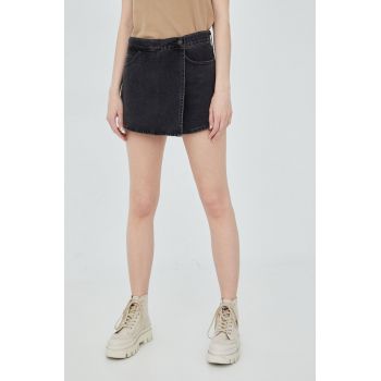 Levi's pantaloni scurti jeans femei, culoarea negru, neted, high waist