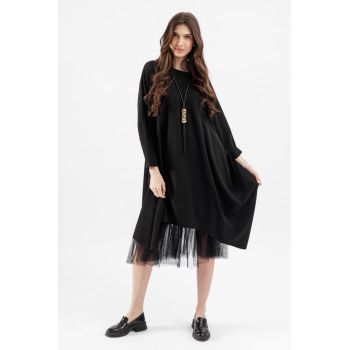 Rochie neagra oversize din stofa subtire suprapusa , cu un fald lateral si dublura din tull