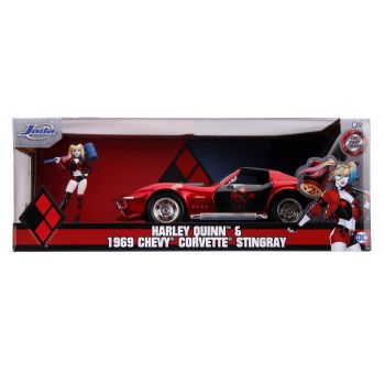 MASINUTA DIN METAL HARLEY QUINN 1969 CHEVY CORVETTE SCARA 1:24