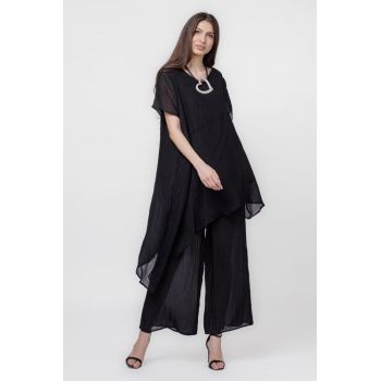 Bluza eleganta asimetrica, cu un colt, usor creponata, neagra