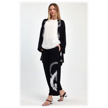 Compleu 3 piese cu bluza alba, pantaloni si blazer negre cu imprimeu argintiu metalizat