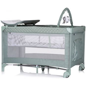 Patut pentru copii Chipolino Luna basil cu doua nivele, pliabil, saltea de infasat, organizator, intrarea laterala, bara cu jucarii, 2 roti, buzunar pentru accesorii, geanta de transport, greutate suportata 15 kg, standard EN716-1