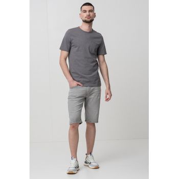 Tricou cu decolteu la baza gatului si buzunar pe piept